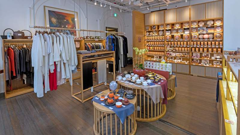 Inside LockCha Central Flagship Store